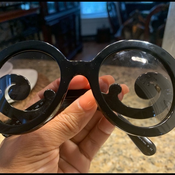 Prada - Picture 4 of 5